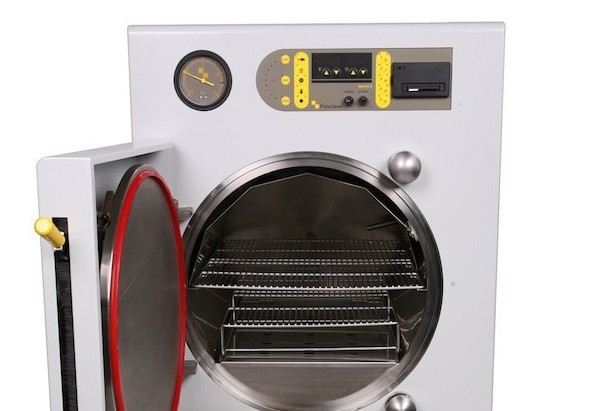 Horizontal cylindrical chamber autoclaves